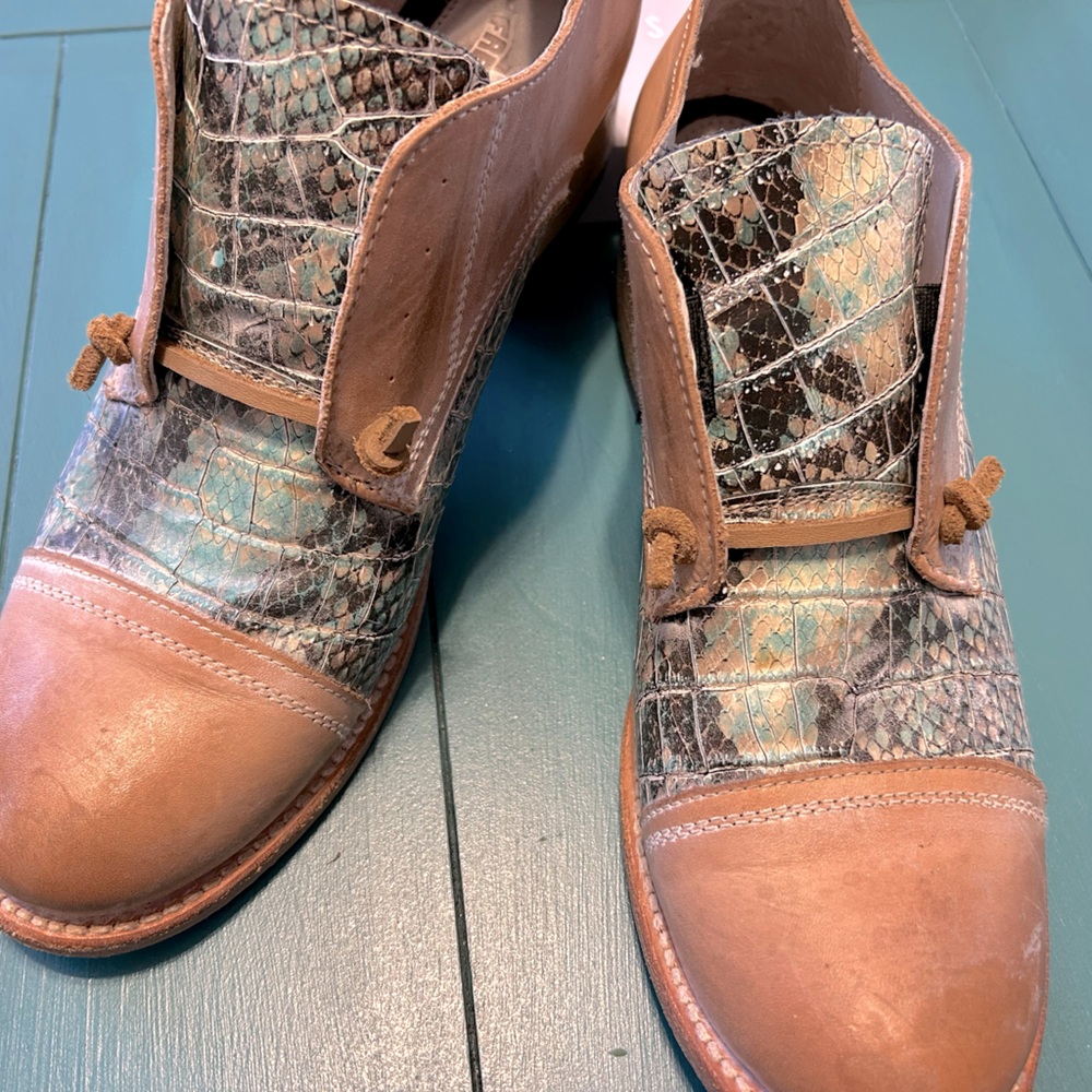 Freebird by Steven “Mabel” shoes. Size 10.